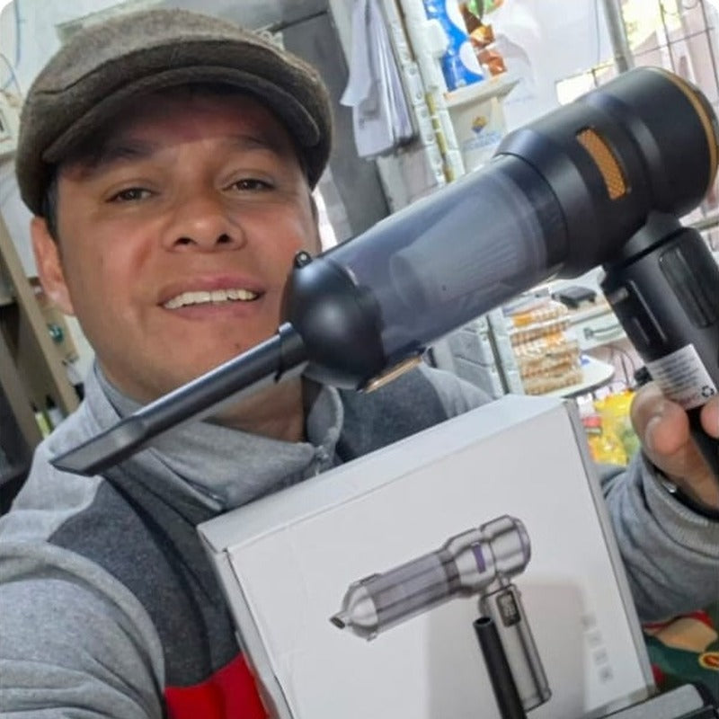Ignacio R. con su aspiradora SAVVY